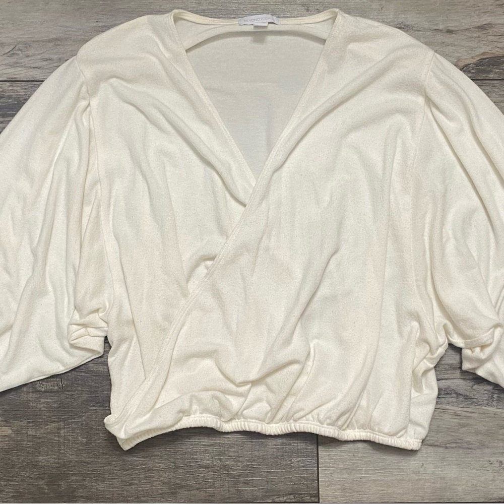Beyond Yoga Cream Wrap Athleisure Cropped Top Small Soft Casual Comfortable